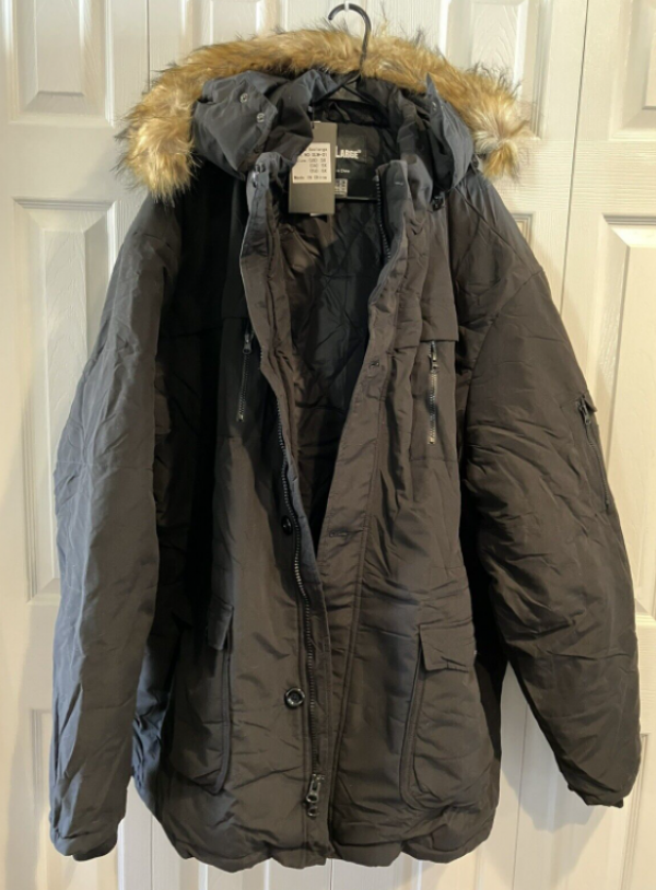 Jaket Parka dengan Aksen Kantong Besar